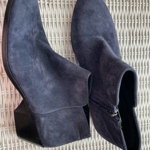 Sam Edelman suede leather navy blue boots.